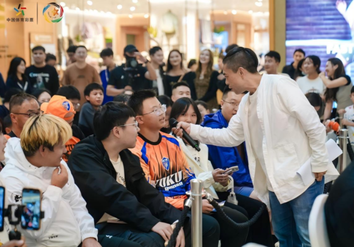 云南玉昆球队助阵，现场氛围持续升温