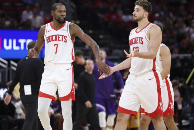 新人挑战冠军!火箭队在客场与雷霆队竞争