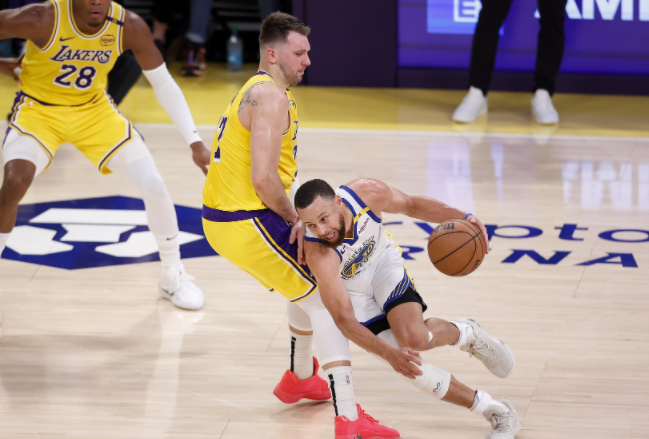 新人挑战冠军!火箭队在客场与雷霆队竞争(图2) 新人挑战冠军!火箭队在客场与雷霆队竞争(图2)